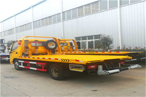 新县附近拖车救援搭电